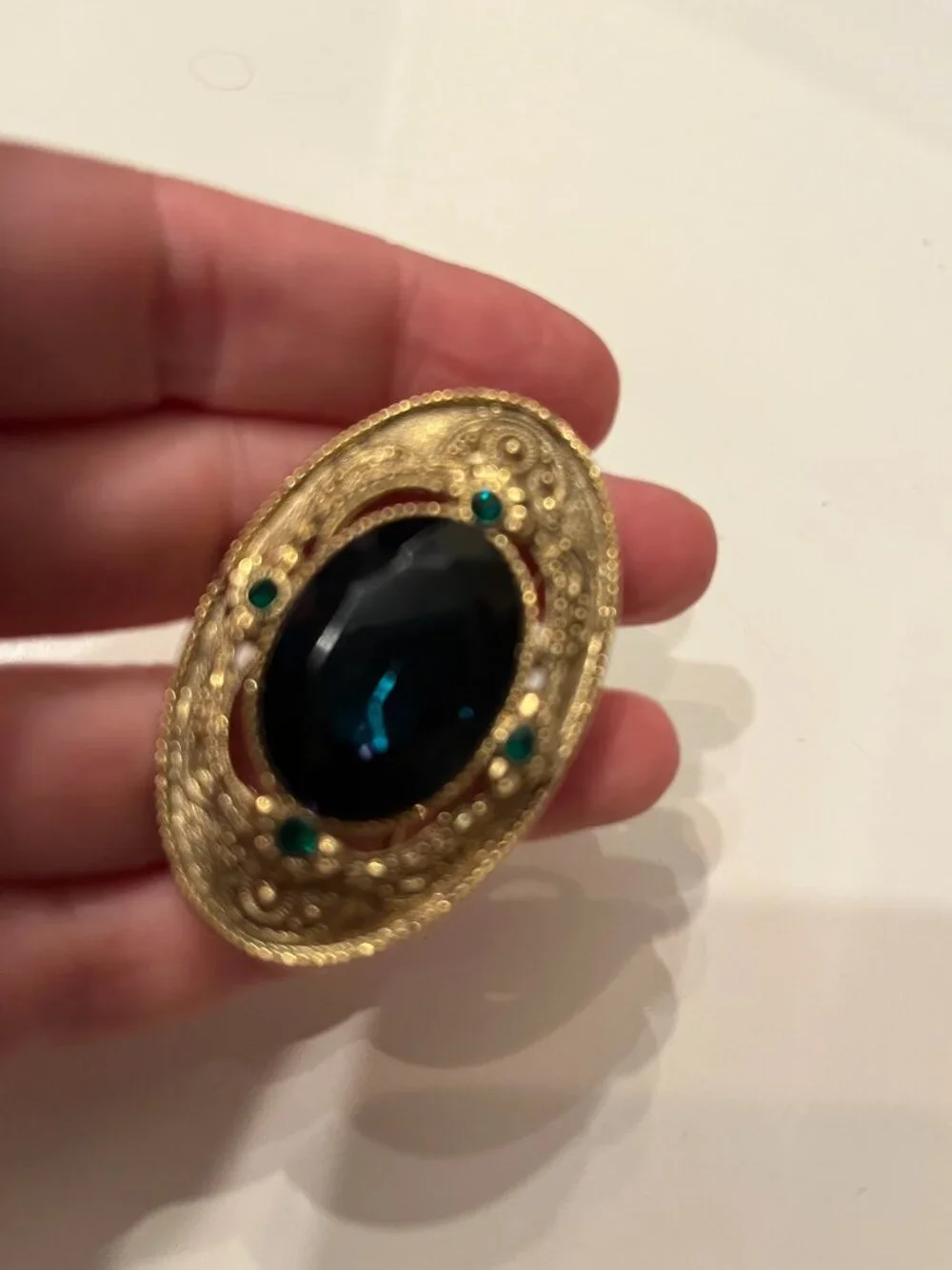 Vintage Green Stone Delicate Brooch Pin